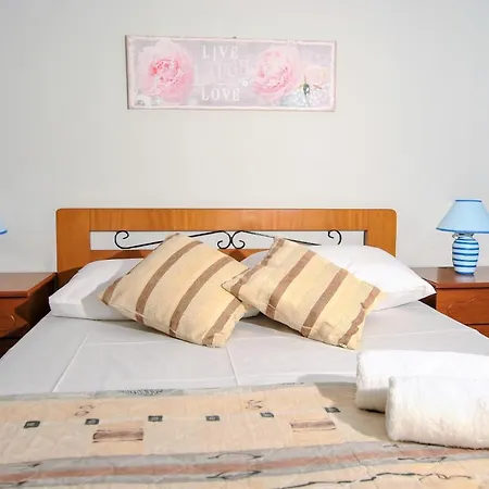 아파트 Cozy & Elegant In Town